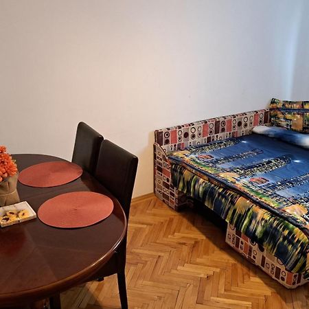 Lovely 1 Bedroom Apartment In City Centre, Sleeps 4 ! Turda Zewnętrze zdjęcie