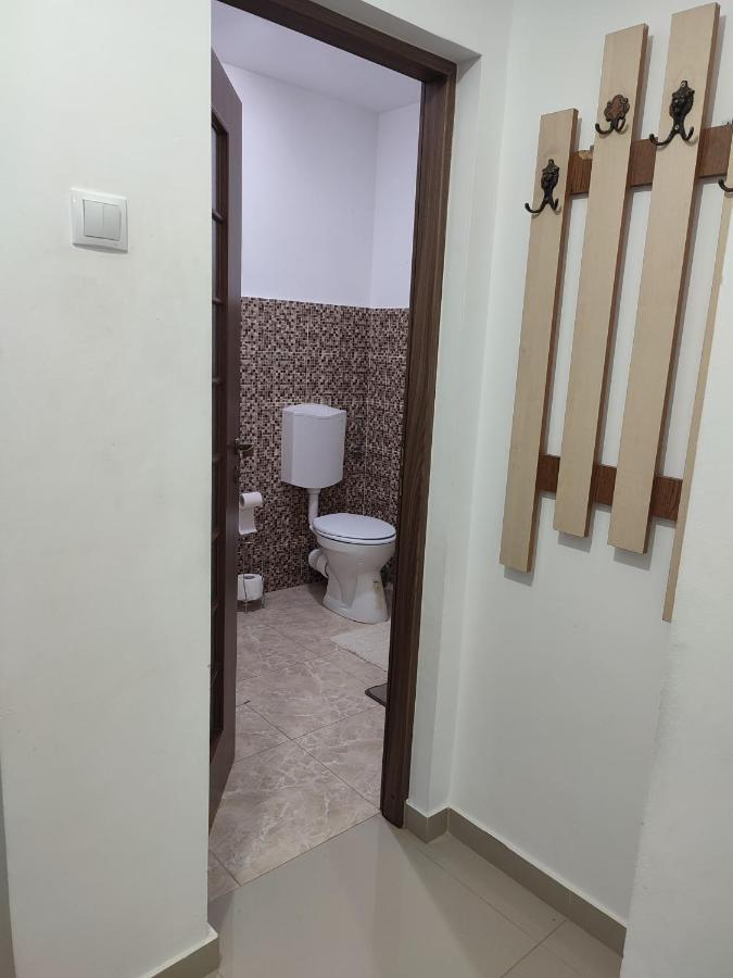 Lovely 1 Bedroom Apartment In City Centre, Sleeps 4 ! Turda Zewnętrze zdjęcie