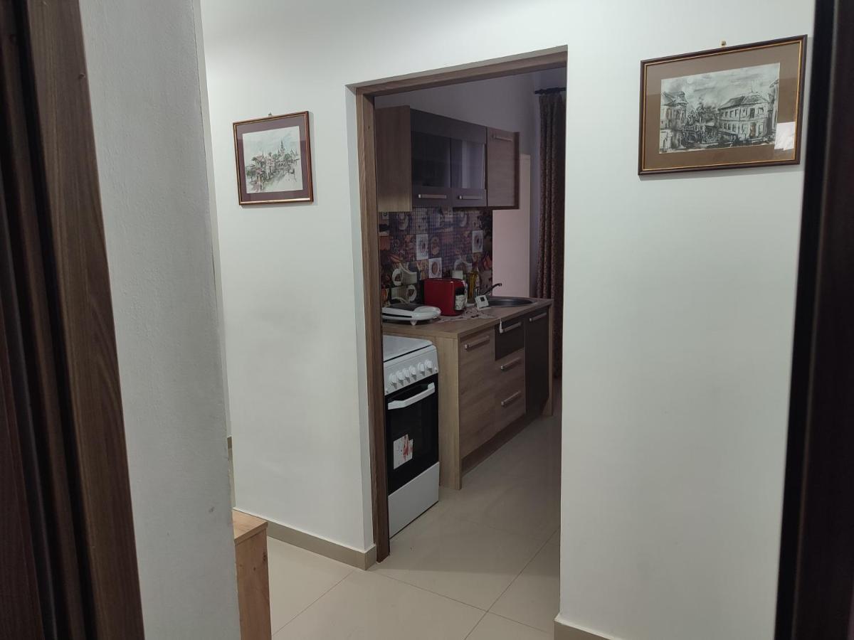 Lovely 1 Bedroom Apartment In City Centre, Sleeps 4 ! Turda Zewnętrze zdjęcie