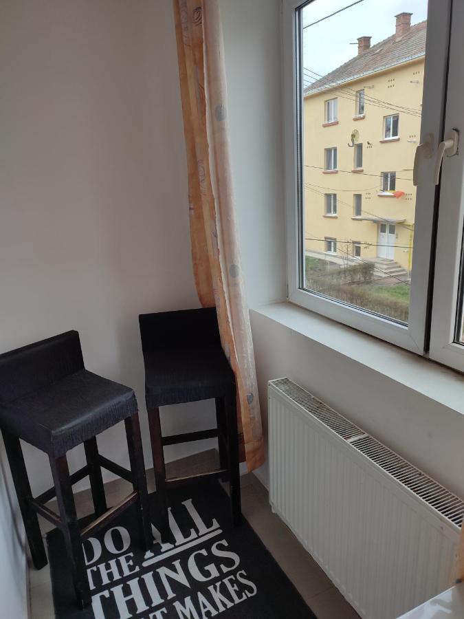 Lovely 1 Bedroom Apartment In City Centre, Sleeps 4 ! Turda Zewnętrze zdjęcie