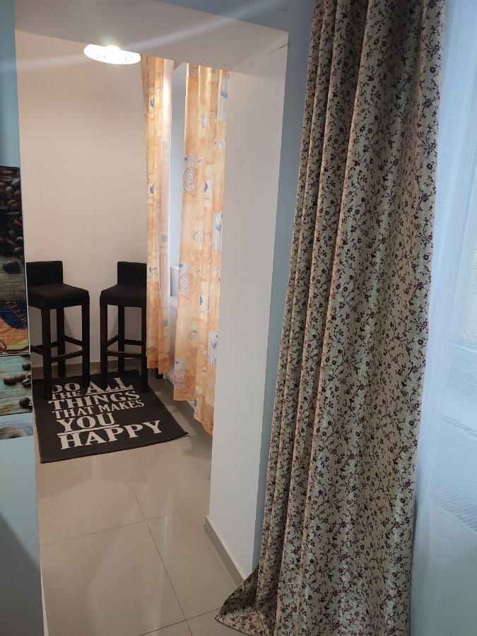 Lovely 1 Bedroom Apartment In City Centre, Sleeps 4 ! Turda Zewnętrze zdjęcie
