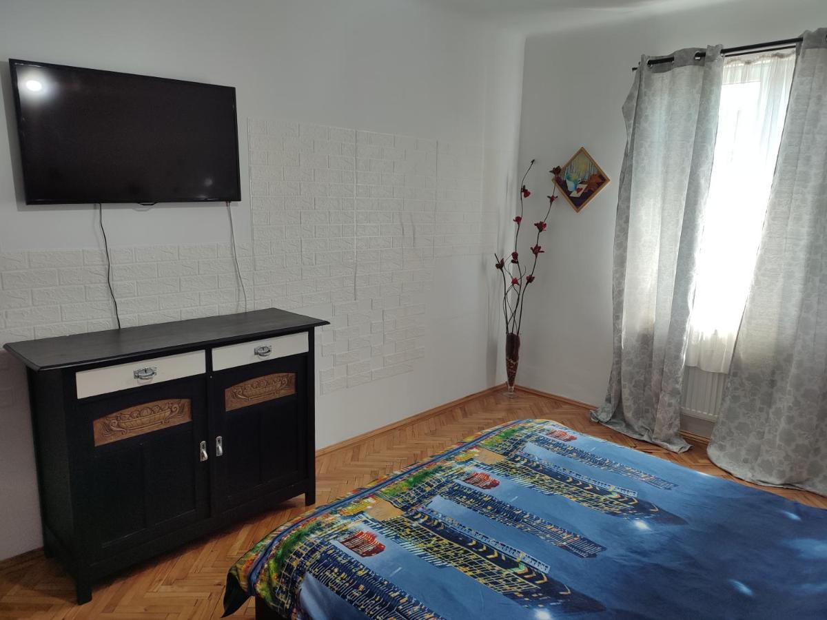 Lovely 1 Bedroom Apartment In City Centre, Sleeps 4 ! Turda Zewnętrze zdjęcie
