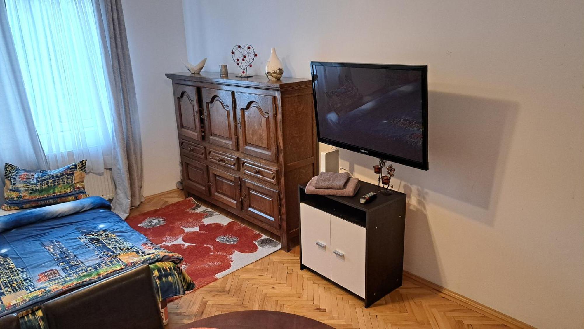 Lovely 1 Bedroom Apartment In City Centre, Sleeps 4 ! Turda Zewnętrze zdjęcie