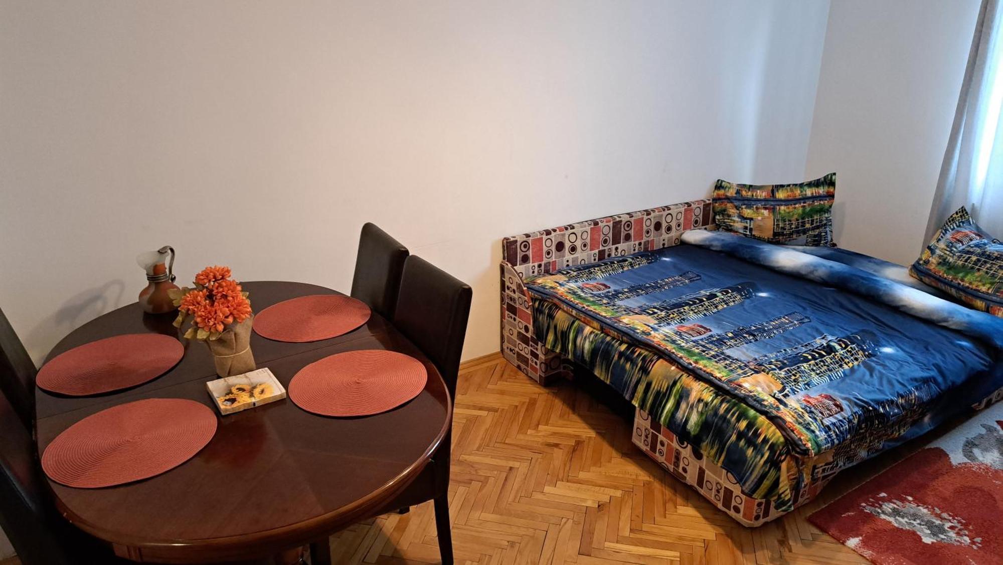Lovely 1 Bedroom Apartment In City Centre, Sleeps 4 ! Turda Zewnętrze zdjęcie